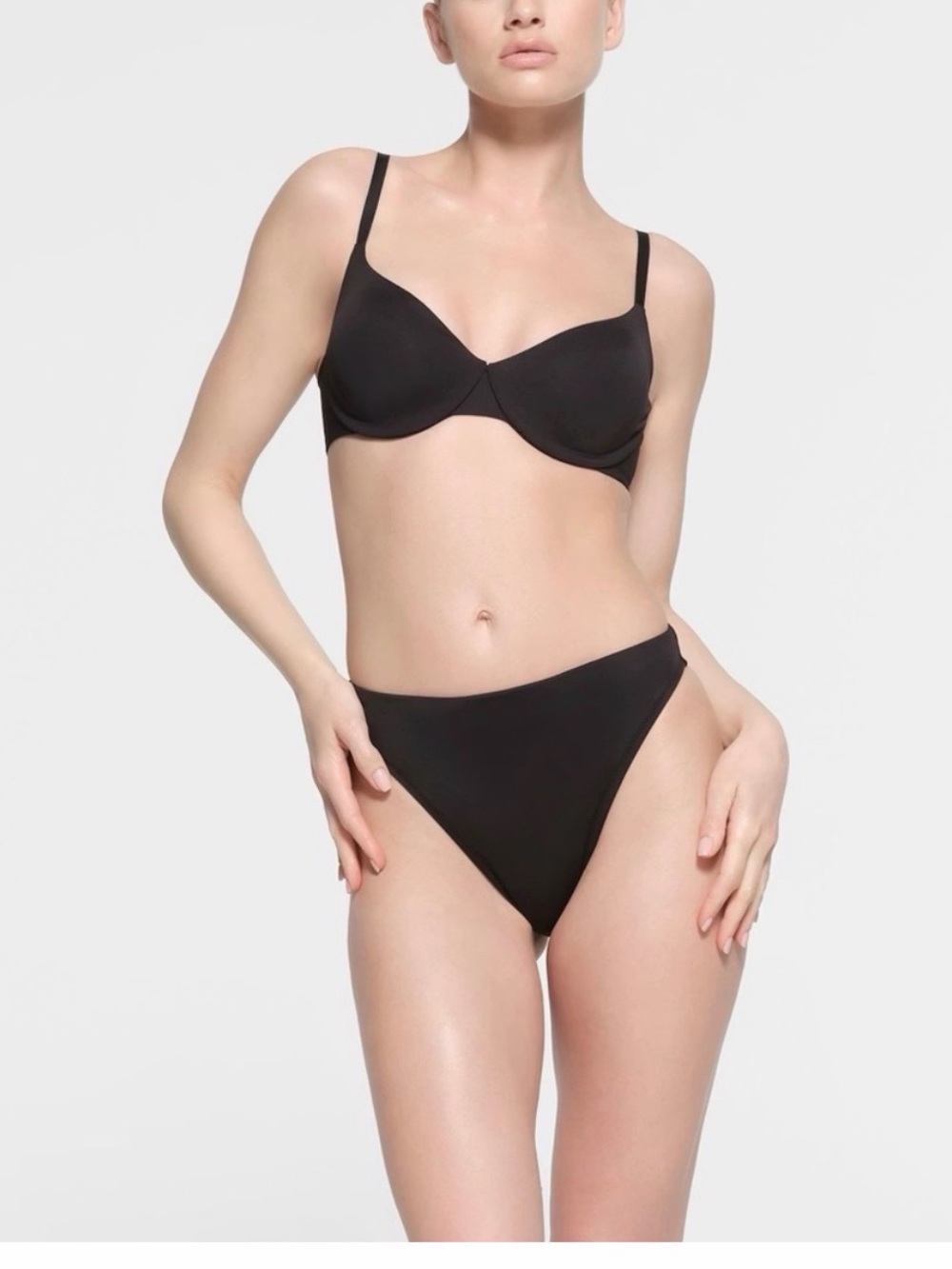 NWT - SKIMS SWIM - size 10 (L) signature swim full coverage bikini top in Onyx